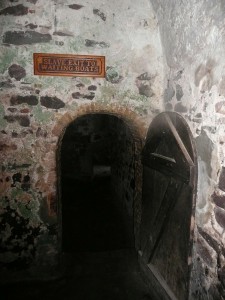 Elmina: Male slave dungeon